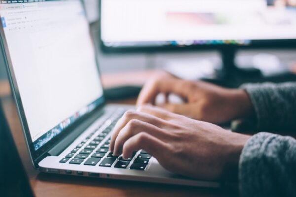 Actele pentru taxe și impozite se vor obține online, în Sectorul 3. Cine se înscrie în portal, obține semnătură electronică. FOTO: PS3