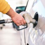 Prețul pentru benzină și motorină continuă să crească în București. Cât costă un litru de carburant