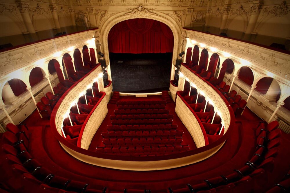 Sfârșitul „interimatelor definitive”. Primarul general promite concursuri „pe bune” pentru teatrele bucureștene. Cine sunt directorii care riscă să își piardă funcția. Foto: Teatrul Odeon