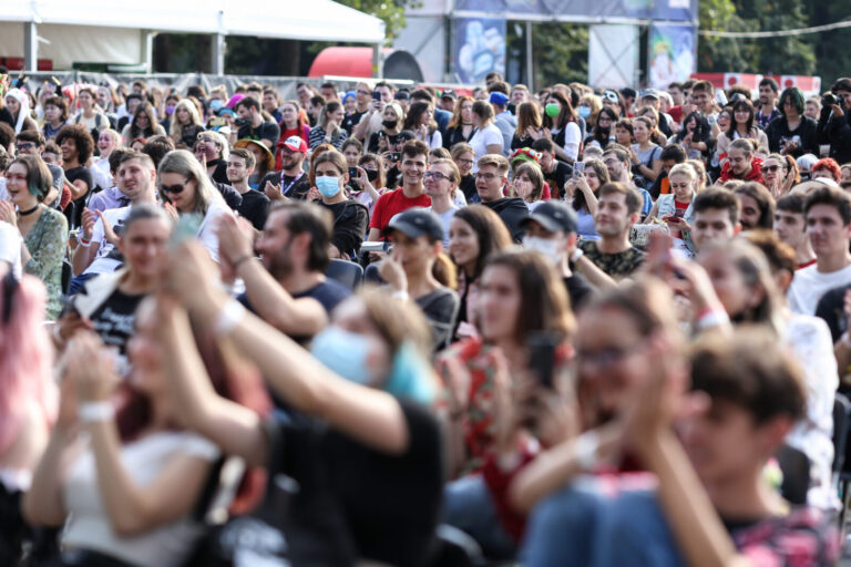 O actriță din serialul Teen Wolf vine la Romexpo pentru Comic Con. Iain Glen și-a anulat participarea