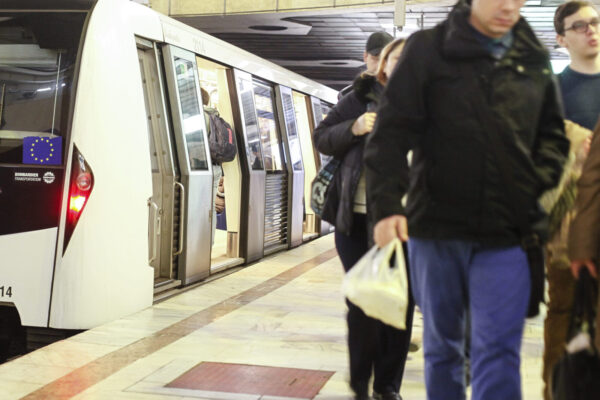 Scumpirea biletelor de metrou va fi anulată. Ministrul Radu Miruță dezvăluie fraude la Metrorex și cere demiterea conducerii
