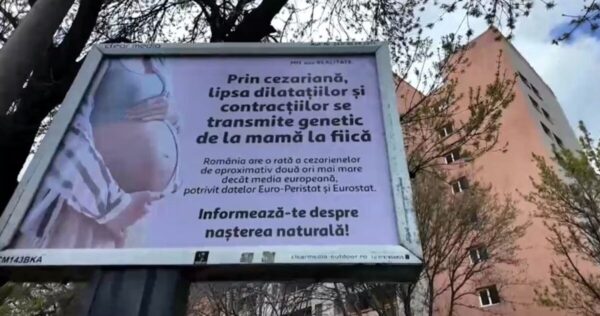 Două firme de publicitate outdoor dau jos mesajele anti-cezariană de pe toate panourile pe care le au în București. FOTO: Euronews