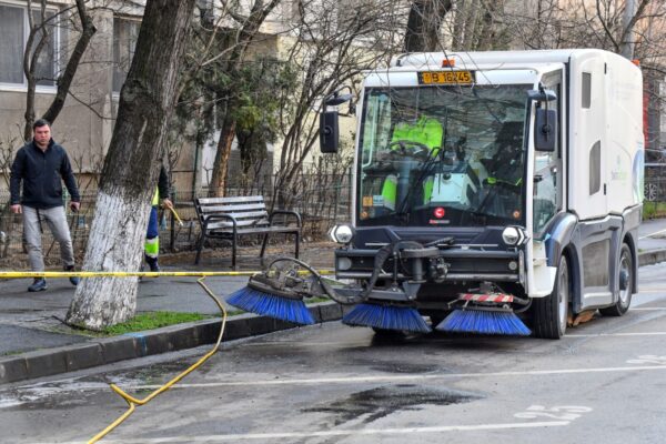 Curățenia de primăvară din Sectorul 6 continuă. Se intervine în microzonele 15, 20 și 23 din Cartierul Militari