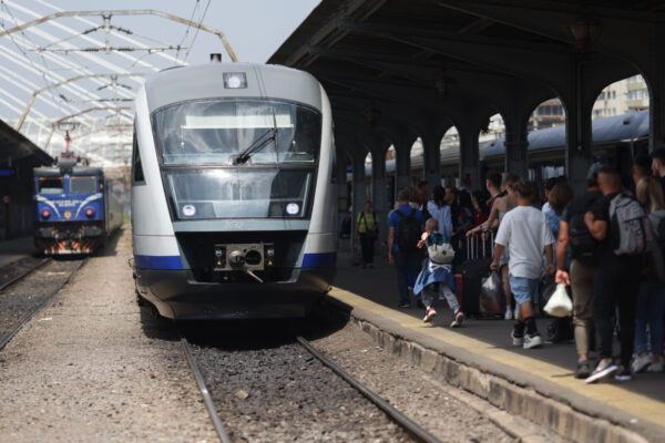 Numărul trenurilor spre mare, suplimentat de 1 Mai. Se redeschide și calea ferată Constanța-Mangalia
