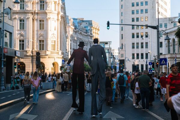 Primăria Capitalei „reduce decibelii” de pe Calea Victoriei, după investigația (BdB) „Străzi Deschise pentru afaceri de partid”