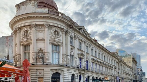 Palatul Pinacotecii intră în renovare. Se lansează și un concurs public de idei, pentru amenajarea clădirii. FOTO: radioromania.ro