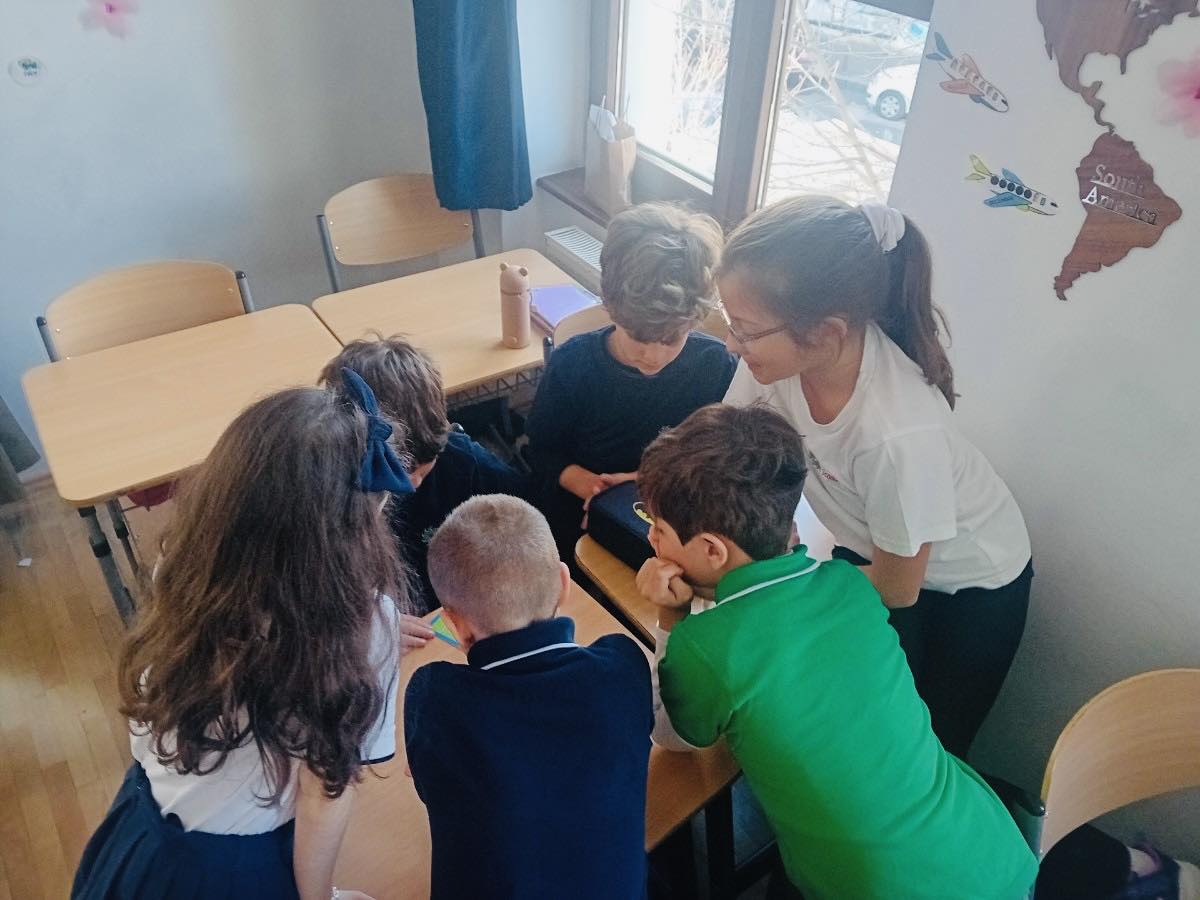 Aproape 2 milioane de euro pentru huburi educaționale digitale, în școlile din Sectorul 1. FOTO: Helihon Hub/ Facebook