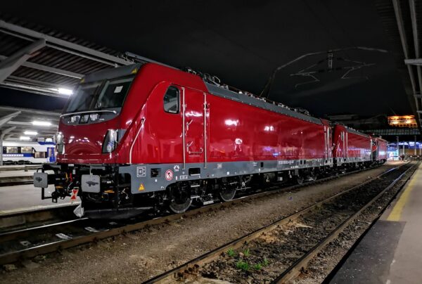Două locomotive Alstom Traxx au ajuns în Gara de Nord din București | Club Feroviar