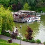 S-a dat startul plimbărilor cu barca, la Debarcaderul din Parcul Drumul Taberei. FOTO: PS6