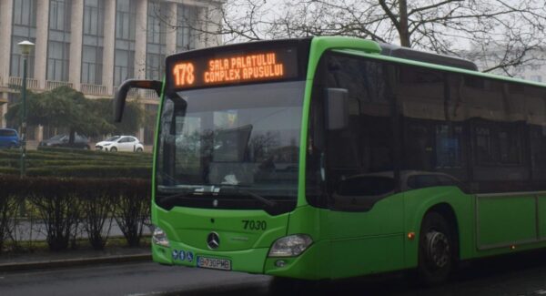 Autobuzele liniei 178