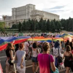 „Nu vor mai putea ignora la infinit”: familii formate din persoane de același sex cer statului român să le recunoască căsătoriile