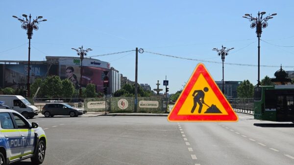 Noi restricții de circulație în Piața Unirii. Se închide circulația în zona fântânilor, pe sensul către Biblioteca Națională