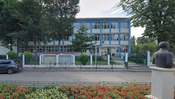 Spațiile a zece școli din Sectorul 6 folosite de firme private