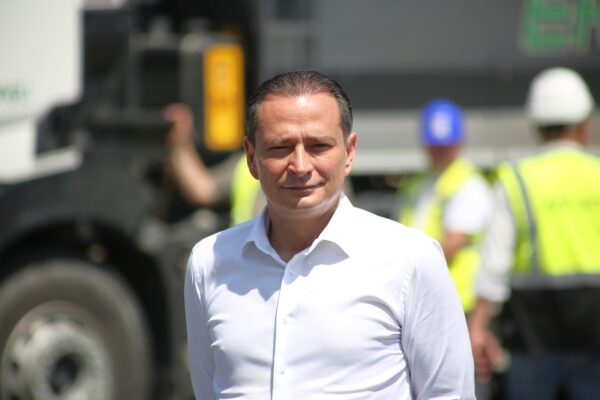Ședința în care Sectorul 4 a votat bugetul record de 2,2 miliarde de euro, eclipsată de conferința lui Băluță de la planșeul Unirii