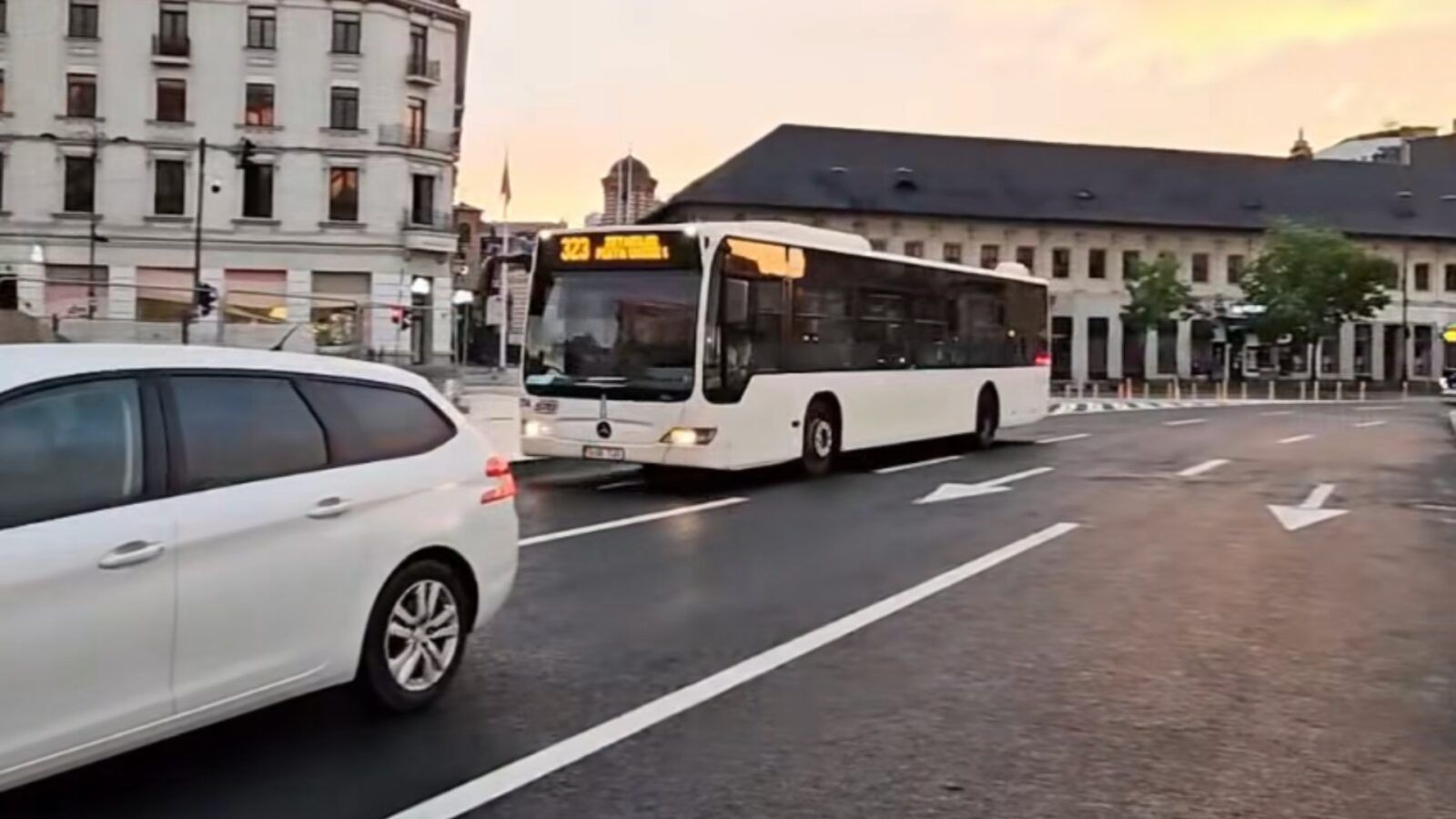 A fost redeschisă circulația pe Strada Halelor. Drumul provizoriu din centrul Capitalei nu mai poate fi folosit
