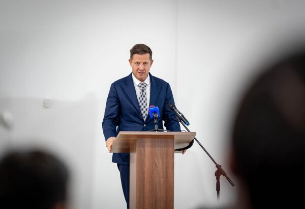 liberalii să rămână la guvernare