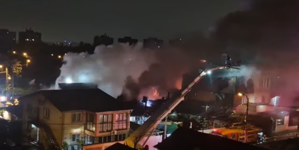 Incendiu puternic în Sectorul 5. Foto: Facebook/ Adrian Sendulescu
