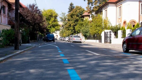 60% mai multe abonamente de parcare, după eliminarea gratuității pentru mașinile hibride din București |