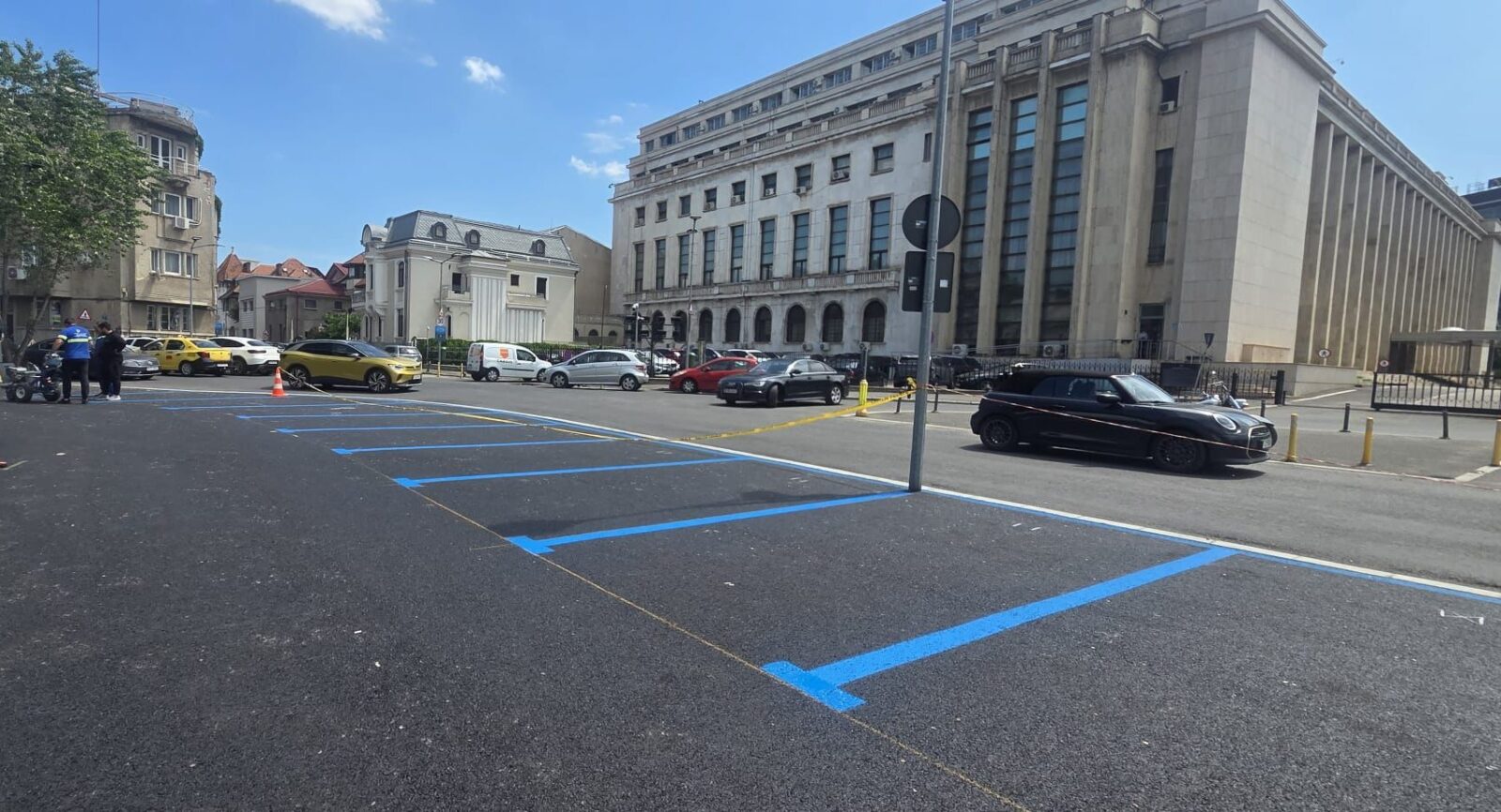 Noi locuri de parcare cu plată pe Șoseaua Viilor și Strada Victor Manu. Alte 1.400 au fost deja amenajate. Lista străzilor