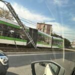 Șase persoane, rănite după ce un tramvai a deraiat pe Valea Cascadelor. Unul dintre vagoane a intrat într-un stâlp