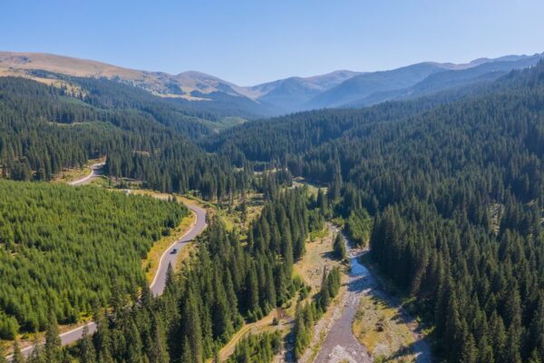 Circulația a fost redeschisă pe Transalpina. Sunt, însă, restricții de trafic. FOTO:romaniatourism.com