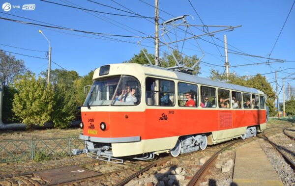 Tramvaiele Tatra își iau rămas-bun de la bucureșteni. În iulie au loc ultimele plimbări cu bătrânele vagoane