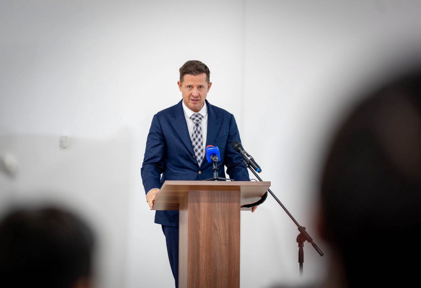 Hubert Thuma, atac la adresa lui Bolojan, după ce a fost exclus din PNL: Omul care a trăit din sinecurile îmi cere să renunț la mandat