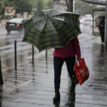 Ploi torențiale și vânt puternic în București. ANM a emis un cod galben de instabilitate atmosferică
