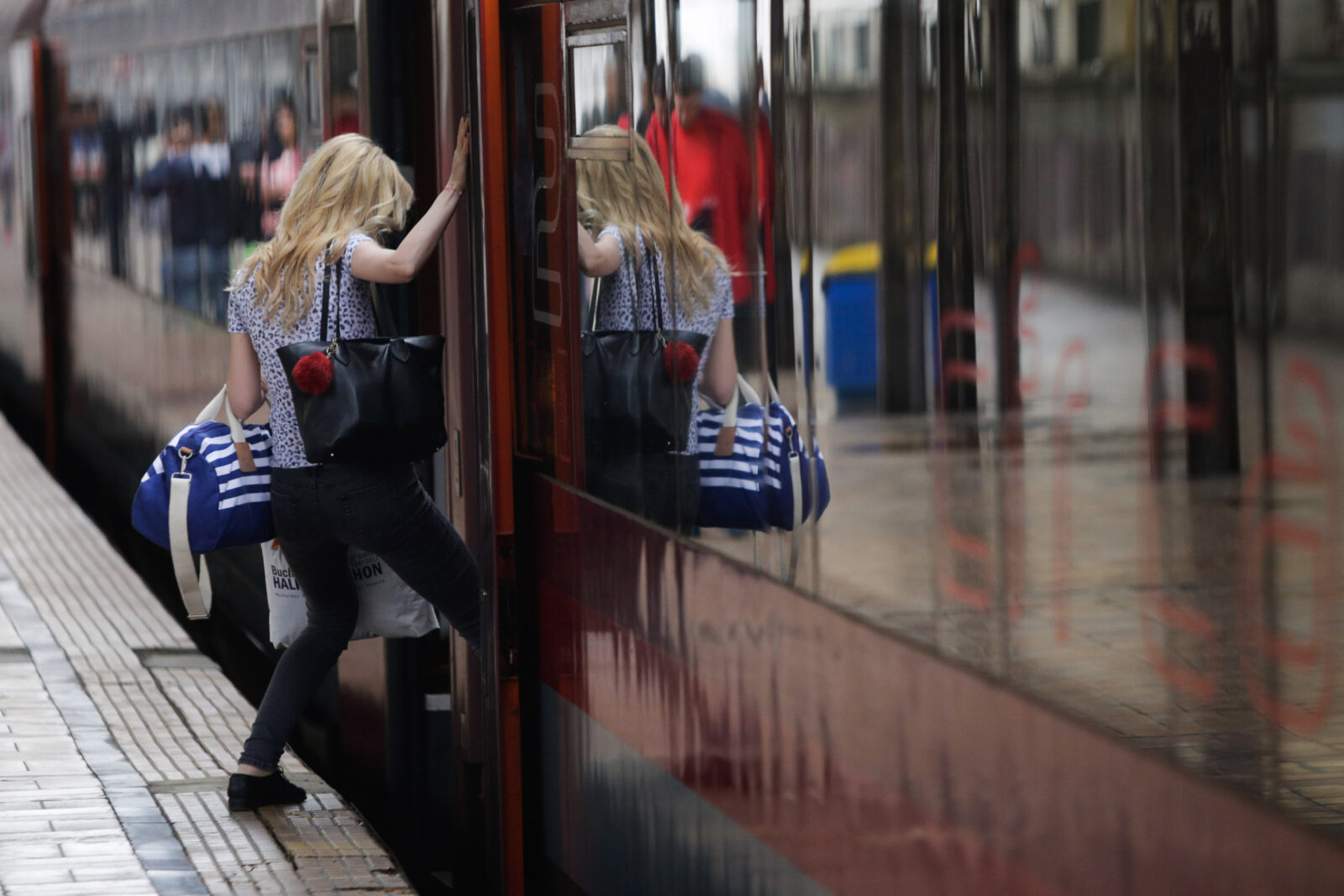Restricții de circulație pentru trenurile din Gara de Nord către litoral. Garniturile nu vor opri în stația Costinești Tabără | FOTO: Inquam Photos /George Călin