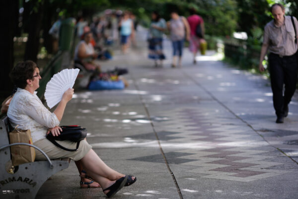Cod roșu de caniculă în București. Temperaturile urcă până la 41 de grade Celsius