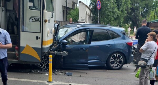 Linia 5 Barbu Văcărescu accident tramvai