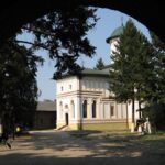 trei biserici