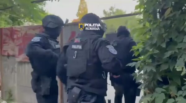 VIDEO | 10 tone de combustibil, furate din vagoane-cisternă. Polițiștii au făcut 37 de percheziții în București și cinci județe