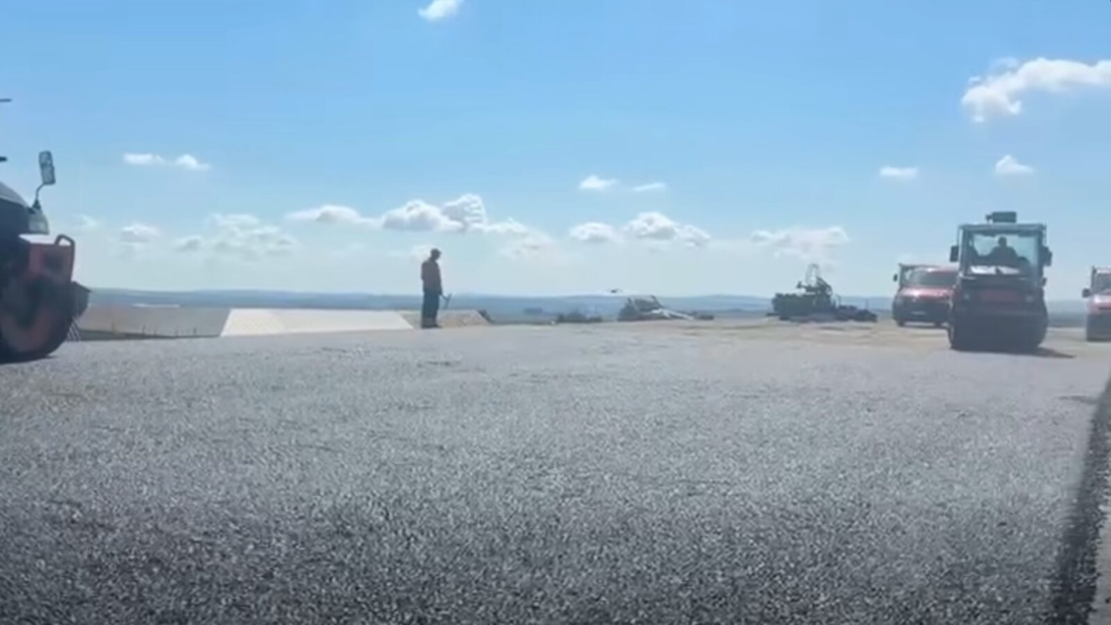 VIDEO | A început asfaltarea ultimului tronson, spre Pașcani, din autostrada care leagă Bucureștiul de Moldova