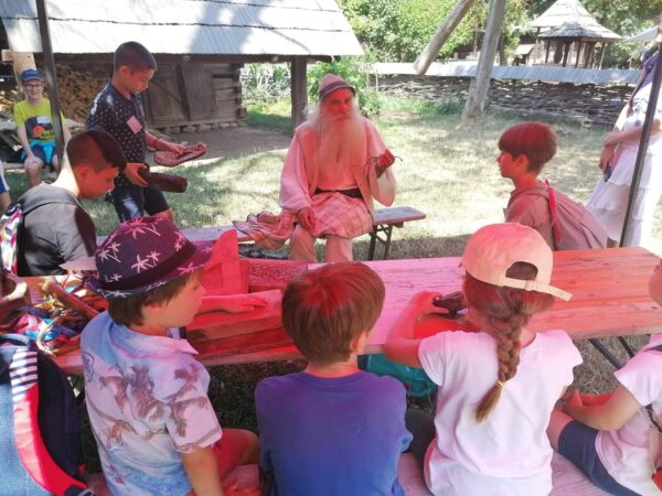 Încep înscrierile la Tabăra de creaţie „Vara pe uliţă”, la Muzeul Satului. Programul se desfășoară în luna iulie. FOTO: Muzeul Satului