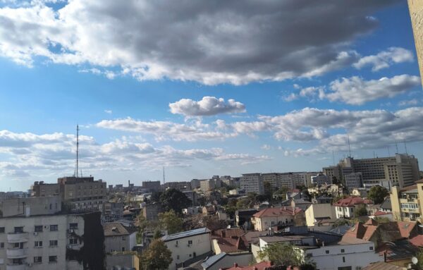 Vreme caldă în București, cu posibile ploi pe timp de noapte. ANM a emis prognoza specială