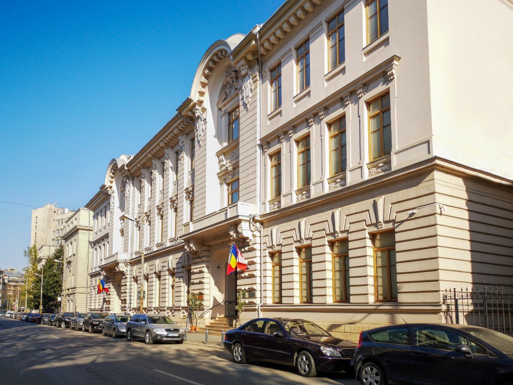 Call center pentru admiterea la ASE. O echipă de 12 studenți răspunde la întrebările absolvenților de liceu | foto: Cladirea Victor Slavescu / admitere.ase.ro