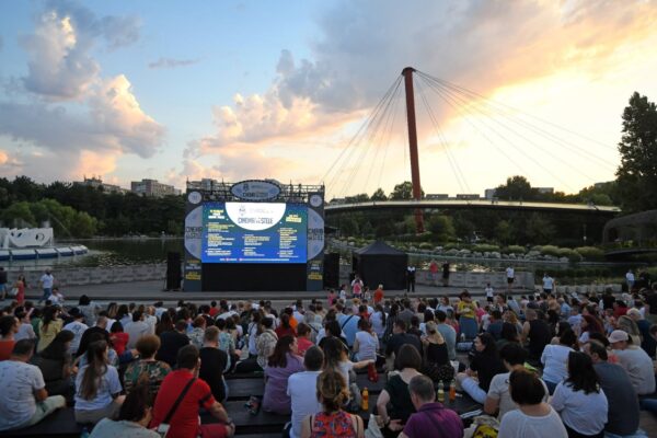 „Cinema sub Stele” în cinci parcuri din Sectorul 6. Proiecțiile au loc în perioada 17 iulie - 16 august