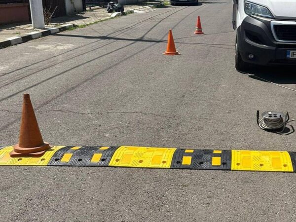 Primăria comunei 1 Decembrie cumpără 39 de limitatoare de viteză cu peste 53.000 de euro