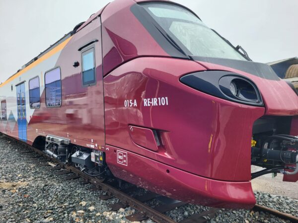 Tren Alstom Coradia atacat cu pietre
