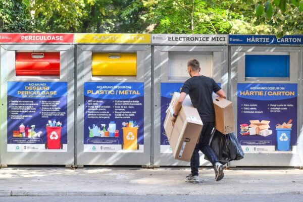 Difuzoare de avertizare pentru cei care încalcă legea în parcurile și punctele de colectare, din Sectrul 6. FOTO: Poliția Locală Sector 6