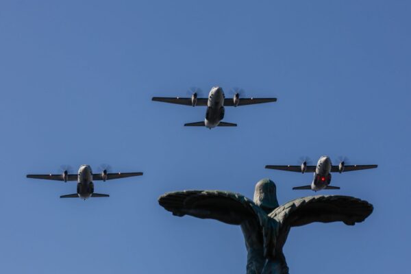 Monumentul Eroilor Aerului din Piața Aviatorilor, survolat de aeronave militare duminică, de „Ziua Aviației Române”