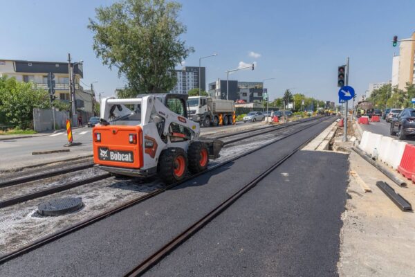 Au început lucrările de asfaltare la linia de tramvai de pe Prelungirea Ghencea. Foto: FB/ PMB