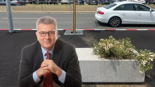 Florentin Pandele cumpără bănci-jardinieră cu aproape 1.000 de euro bucata. Cele două contracte au fost încheiate într-un singur minut și depășesc 60.000 de euro