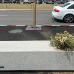 Ecovol SA, compania publică din Voluntari, consideră că băncile-jardinieră din articolul BdB sunt „ansambluri de mobilier urban formate din bănci cu jardiniere incorporate”