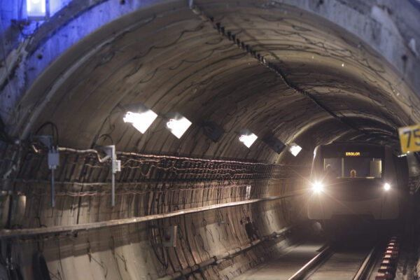 Sute de angajați Metrorex încasează salarii de peste 4.000 de euro pe lună