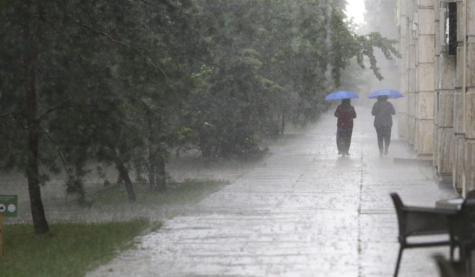 Capitala, din nou, sub cod galben de instabilitate atmosferică. Vor fi averse și vânt puternic. Foto: Inquam Photos /Octav Ganea