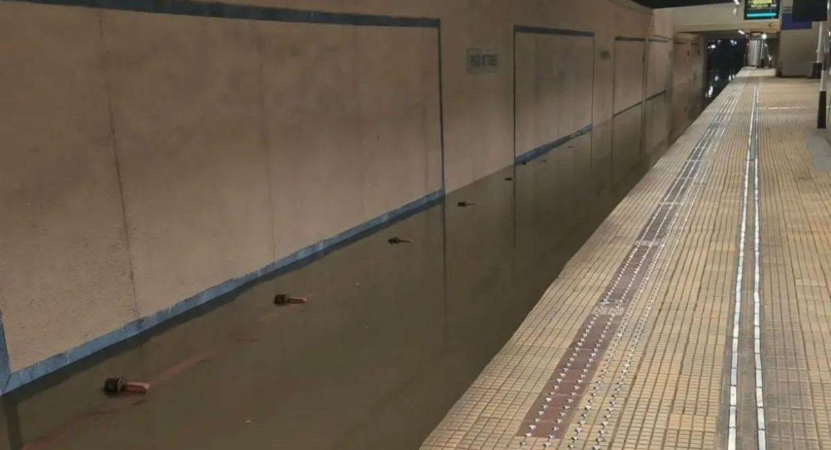 Stația de metrou Piața Victoriei 2
