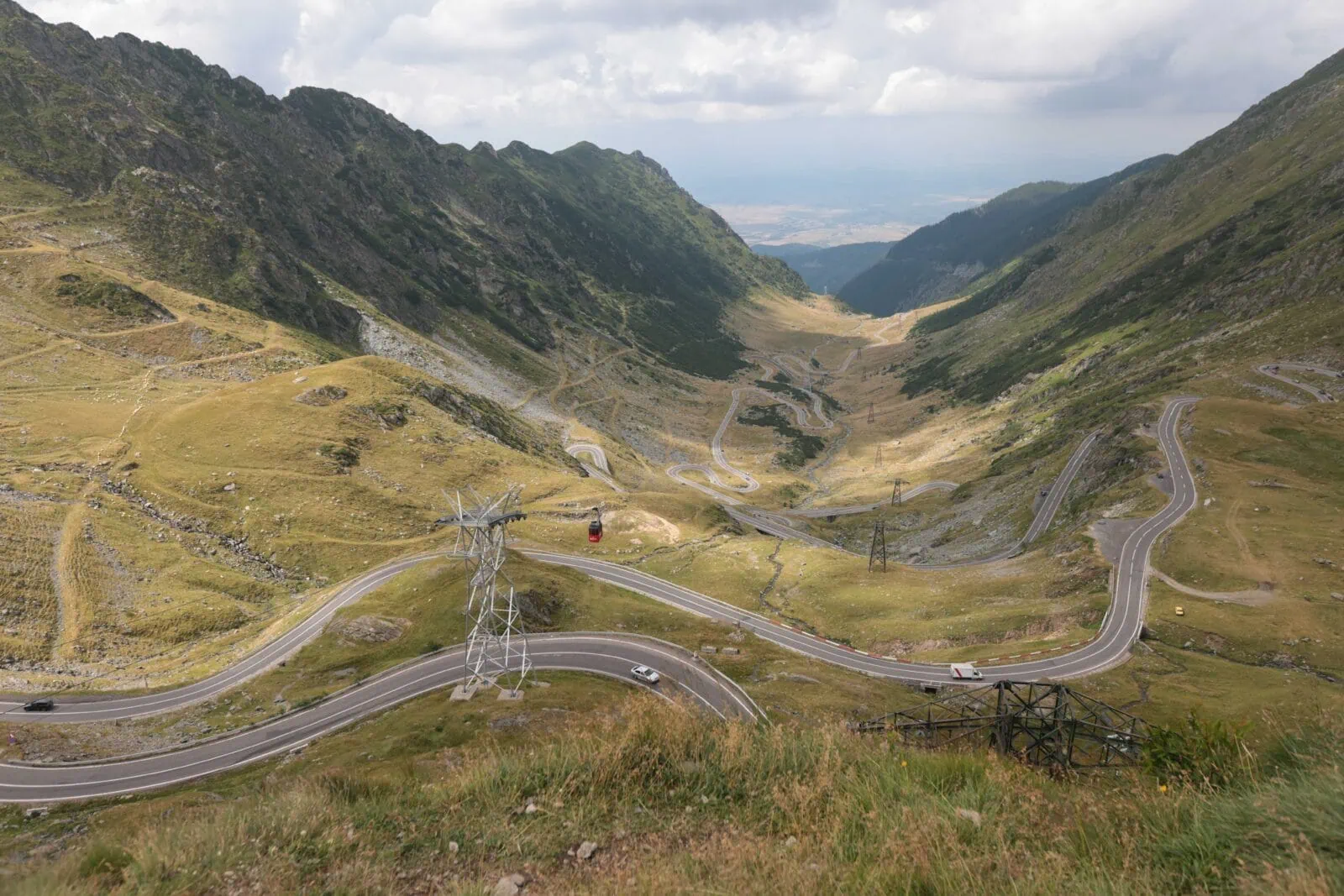 Traficul rutier pe Transfăgărășan va fi restricționat la începutul săptămânii viitoare, pe mai multe segmente de drum FOTO: INQUAM / George Călin