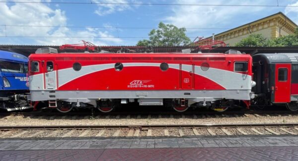 Un tren spre litoral întârziere aproape patru ore locomotiva